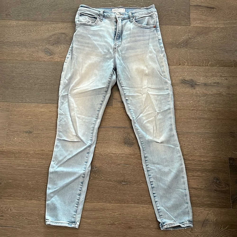 Abercrombie & Fitch The super skinny high rise size 27/4 short